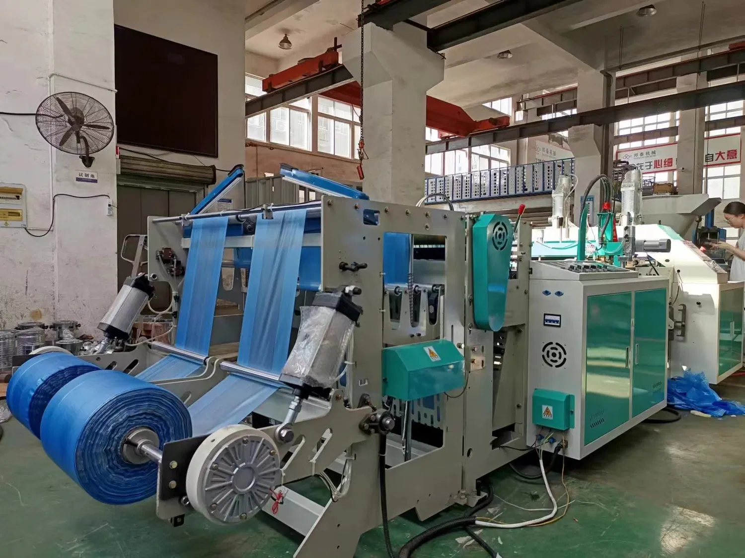 Automatic Nylon Biodegradable Hot Sealing Hot Cutting Plastic Handle Bag Machine