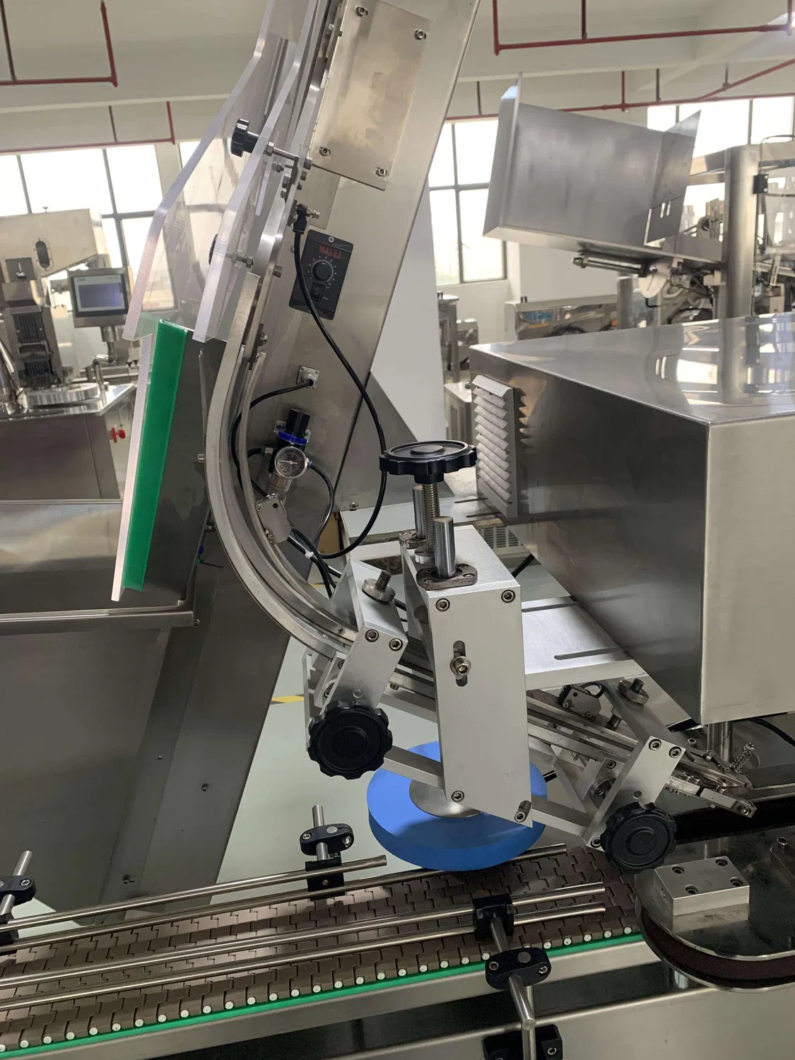 High Quality Automatic Rotary Cavity Plastic Bottle Cap Compression Molding Filling Sealing Labeling Capping Machine