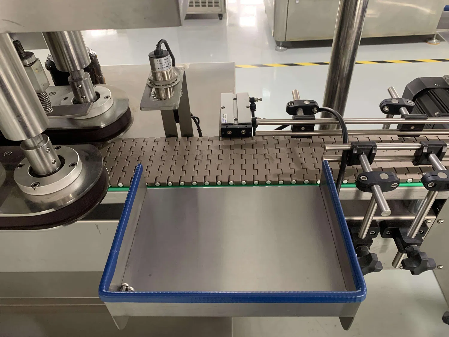 High Quality Automatic Rotary Cavity Plastic Bottle Cap Compression Molding Filling Sealing Labeling Capping Machine