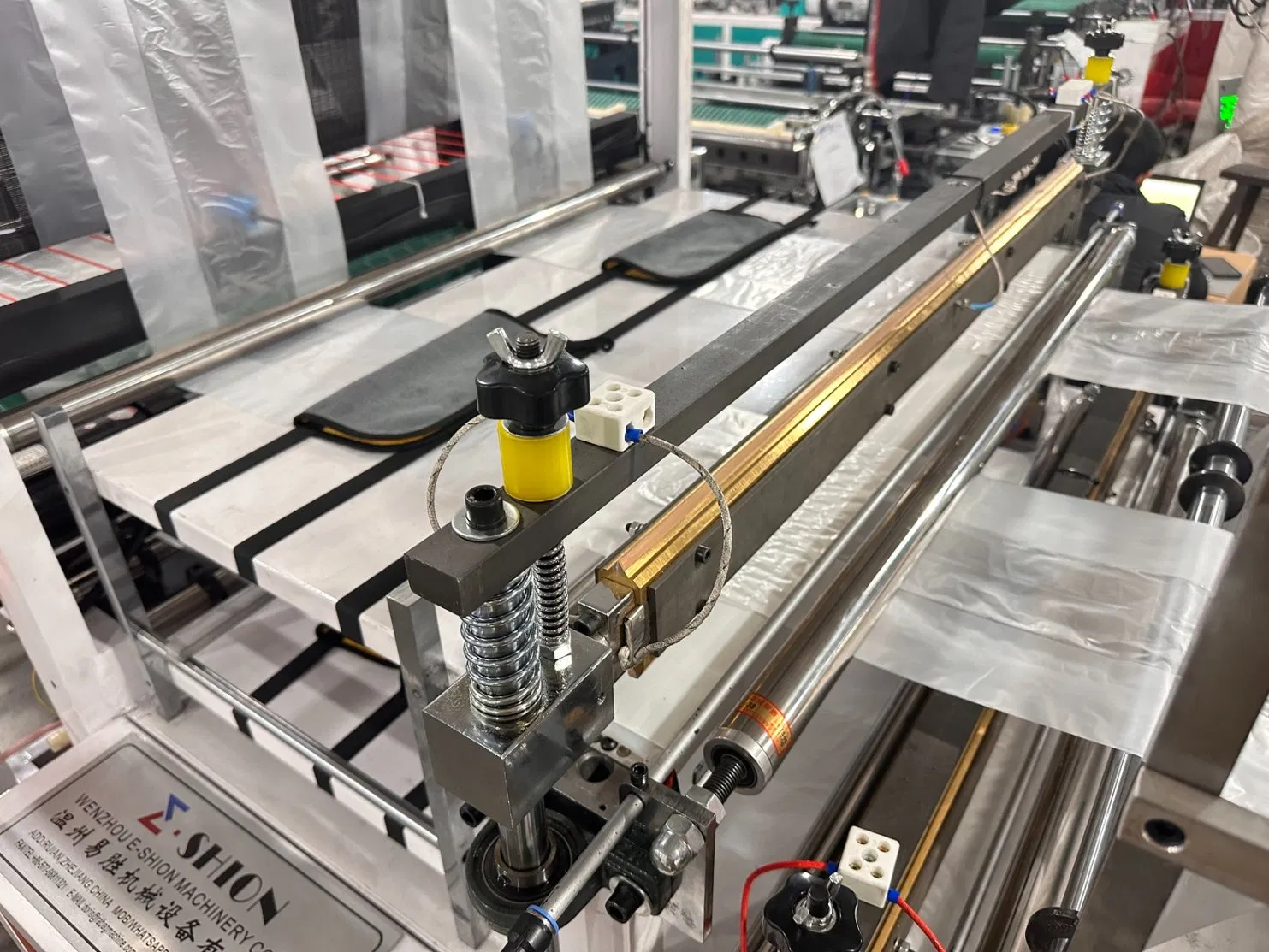 Hot Sealing Cold Cutting T-Shirt Plastic Polythene Vest Garbage Bag Making Machine